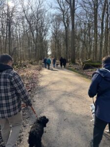 Im Rahmer Wald trainierten wir in 2er und 3er Gruppen nebeneinander zu laufen.